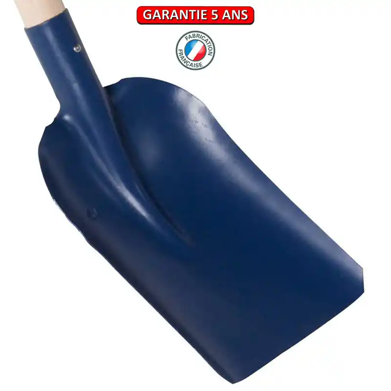 Pelle Charentaise, à douille. Sans manche. Largeur de 19 cm.