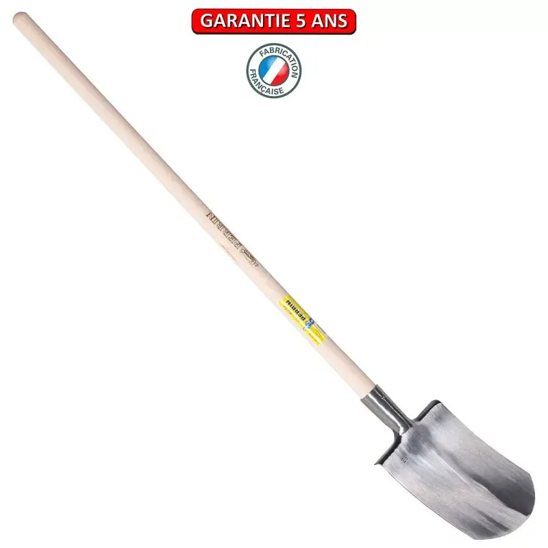 Bêche Bretagne tranchant rond 28 cm. Finition polie devant. Emmanché pomme 110