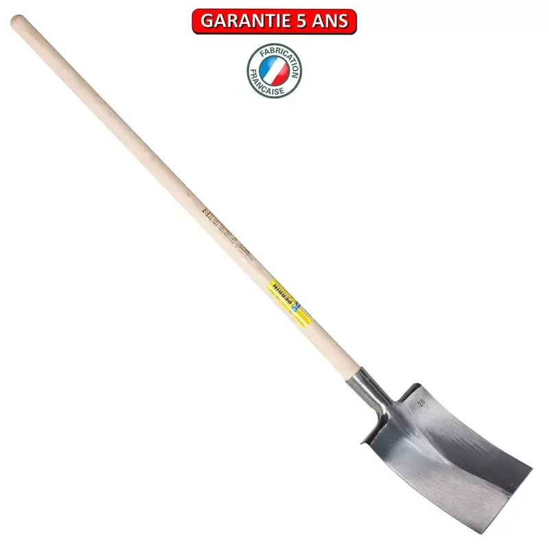Bêche Bretagne, tranchant droit 28 cm. Emmanché pomme 110. Finition polie devant
