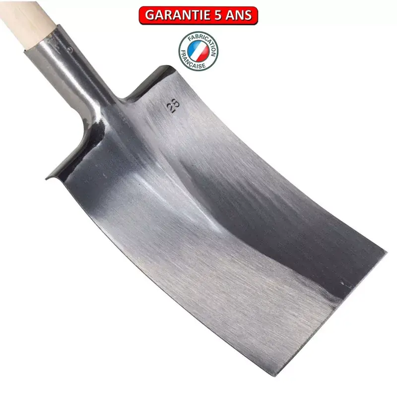 Bêche Bretagne tranchant droit 30 cm. Finition polie devant. Sans manche.