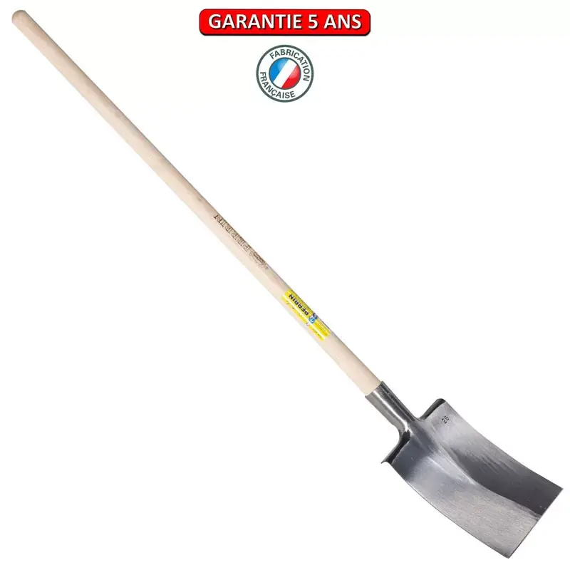 Bêche Bretagne 30 cm. Emmanché pomme 110. Finition polie devant.