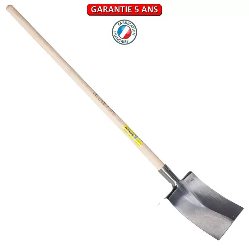 Bêche Nantes 26 cm. Emmanché pomme 110. Finition polie devant.