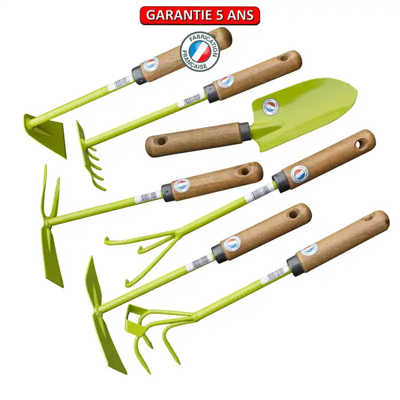 Lot d’outils polyvalents utiles à l’entretien du jardin.