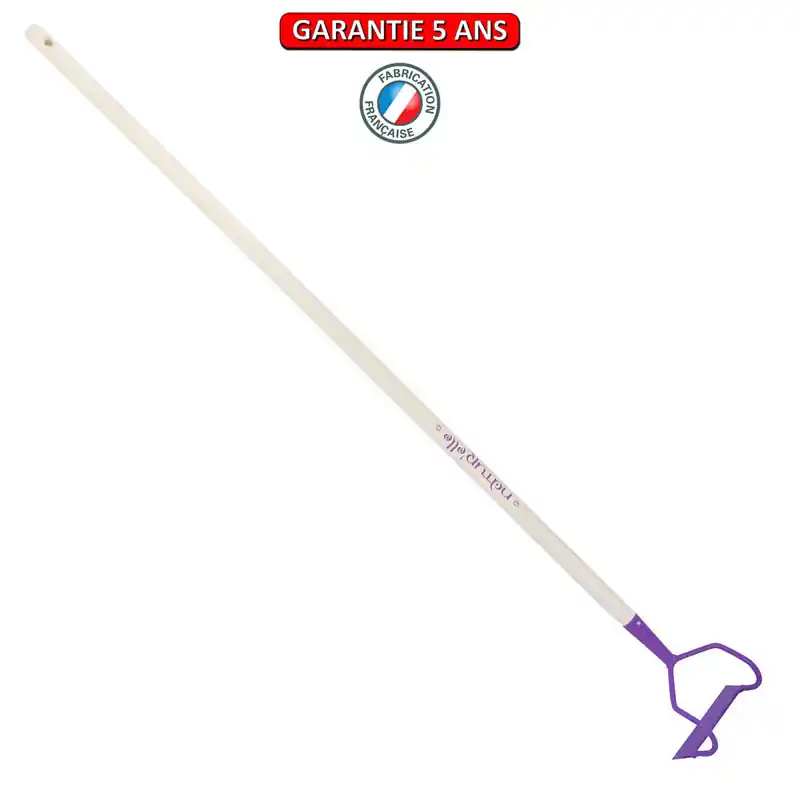 Ratissoire à tirer de 16 cm. Emmanché 130 PEFC. Couleur framboisine.