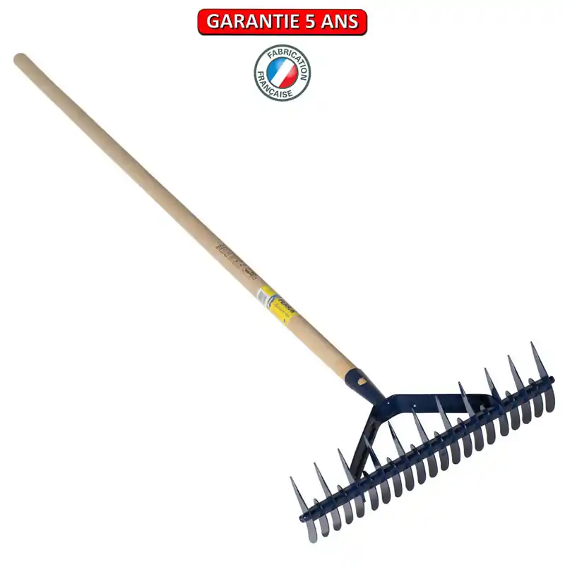 Scarificateur à gazon 35 cm. Emmanché droit. Outil à main de jardin.